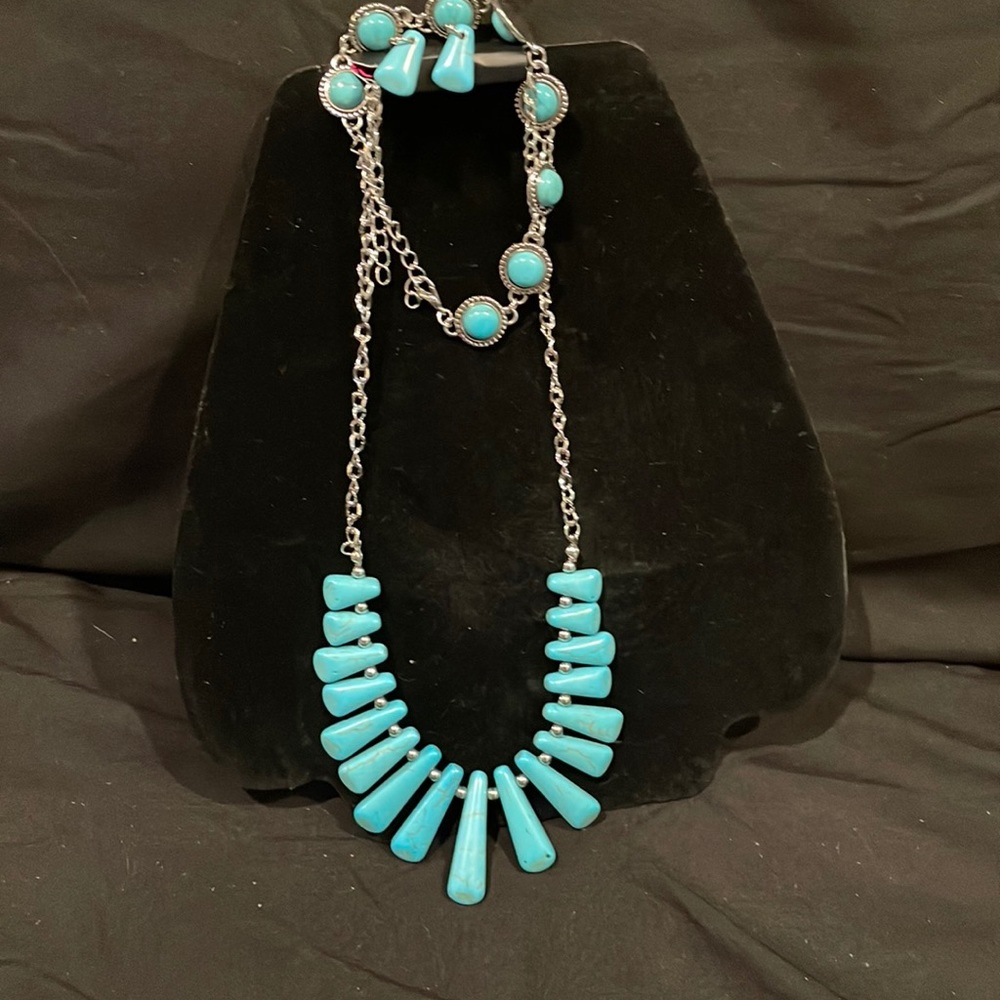 Necklace with bracelet and earrings beautiful set